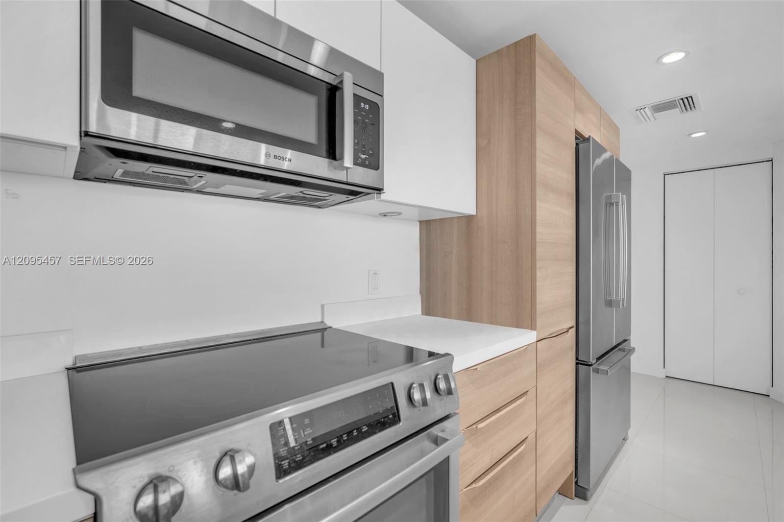9940 W Bay Harbor Drive 5D-N — photo 12