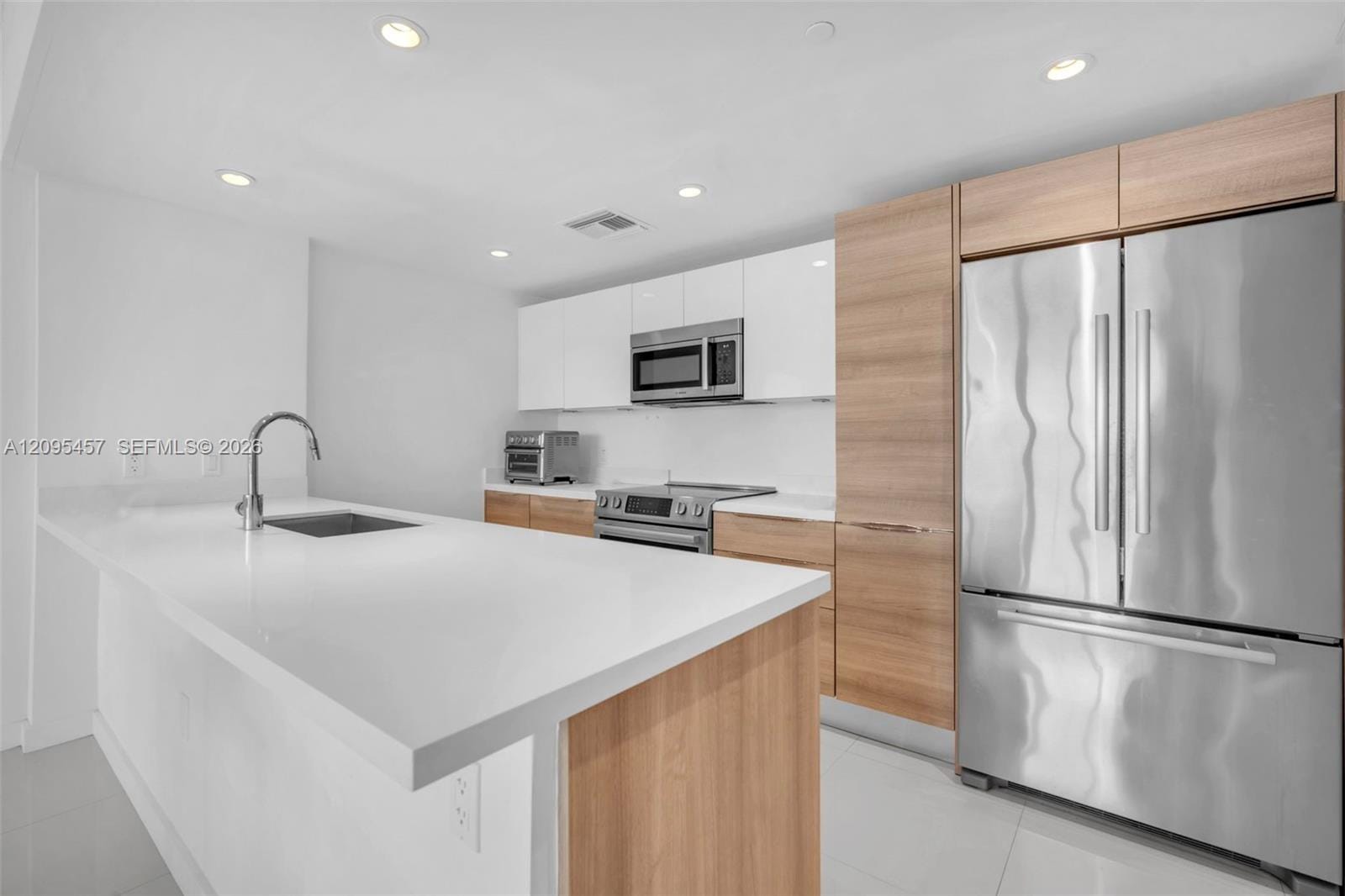 9940 W Bay Harbor Drive 5D-N — photo 8