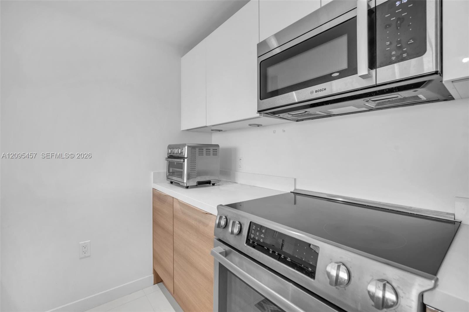 9940 W Bay Harbor Drive 5D-N — photo 10