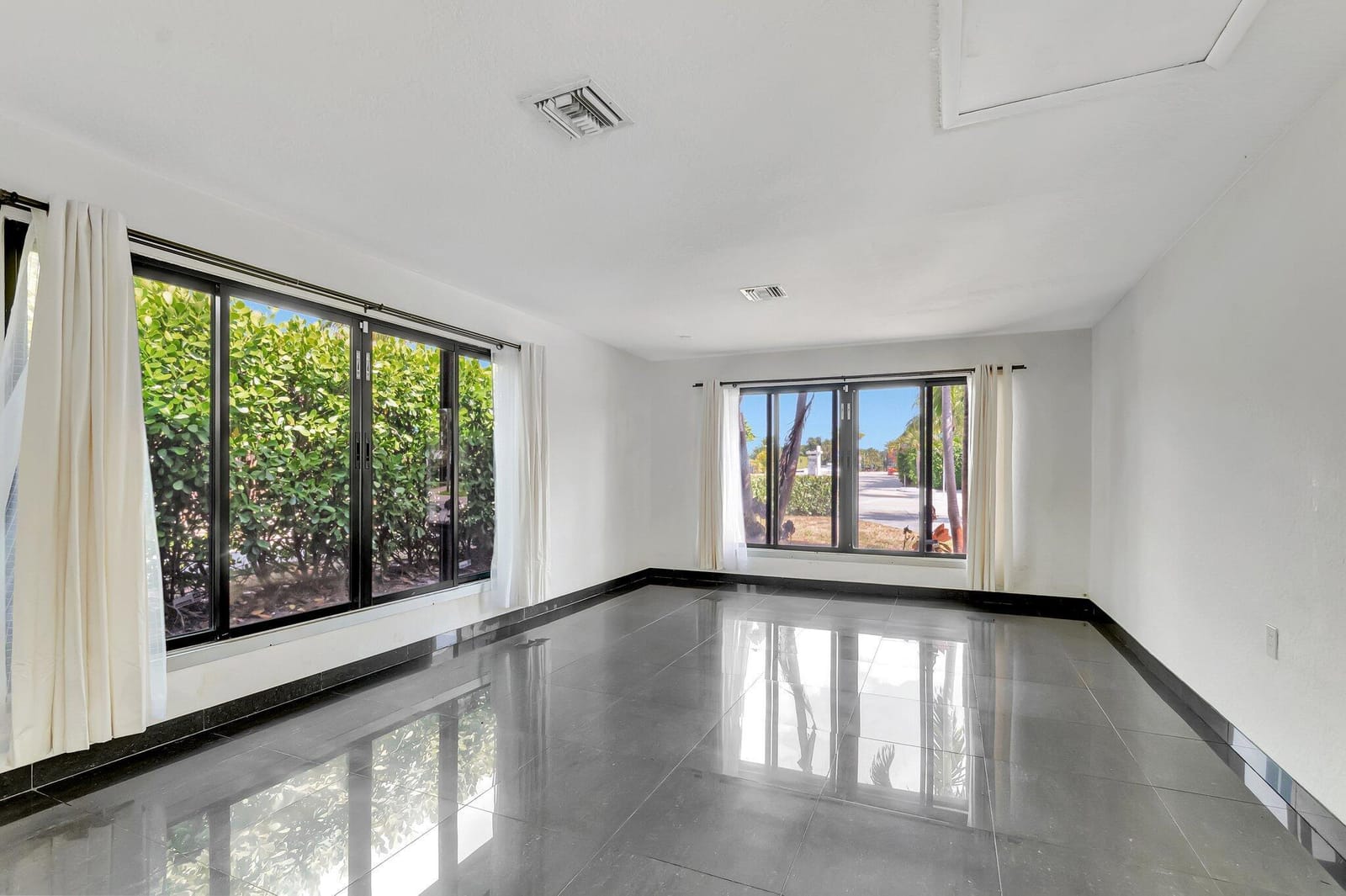 187 Duke Drive — photo 2