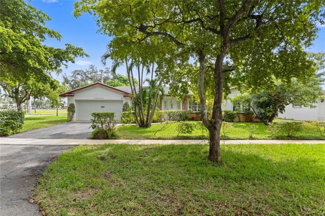 4899 NW 7th Drive, Plantation, FL 33317