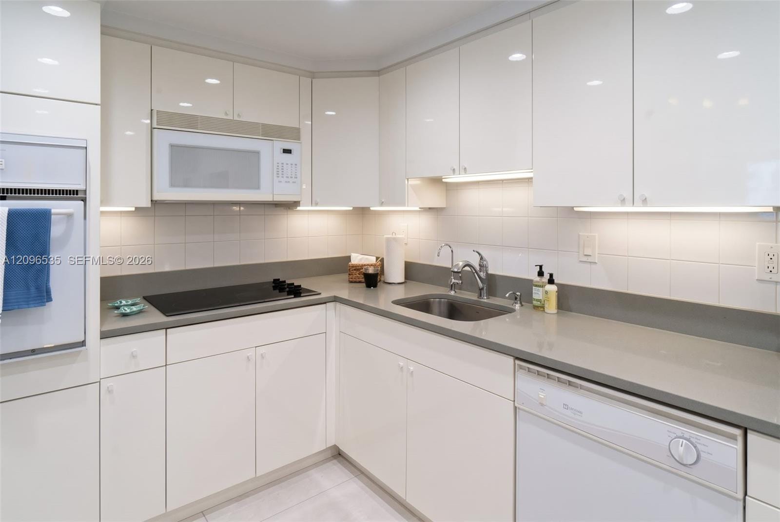 19390 Collins Avenue 706, Sunny Isles Beach, FL 33160 photo 2