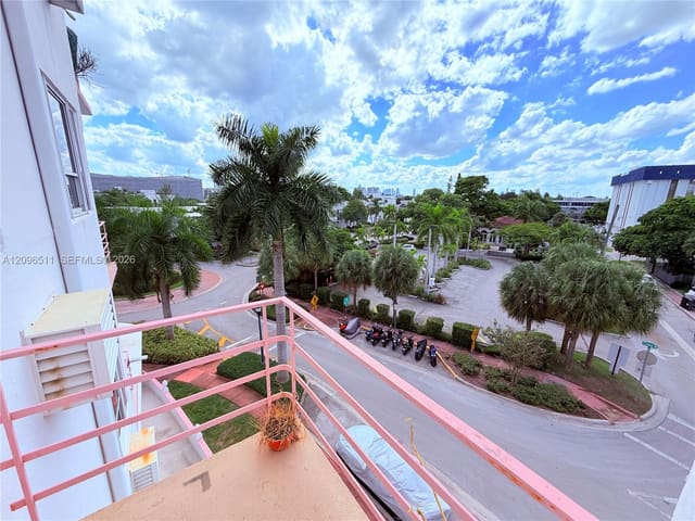 255 W 24th Street 435, Miami Beach, FL 33140