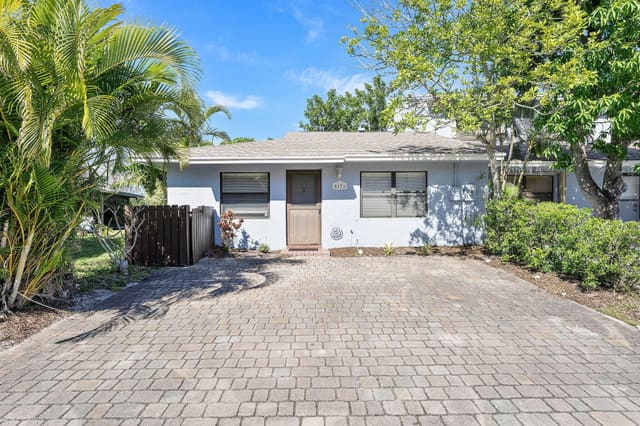5171 Tennis Lane, Delray Beach, FL 33484