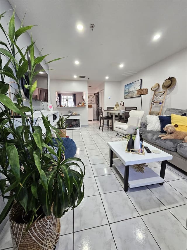 12035 SW 14th Street 104, Miami, FL 33184
