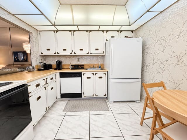 600 Parkview Drive 206, Hallandale Beach, FL 33009