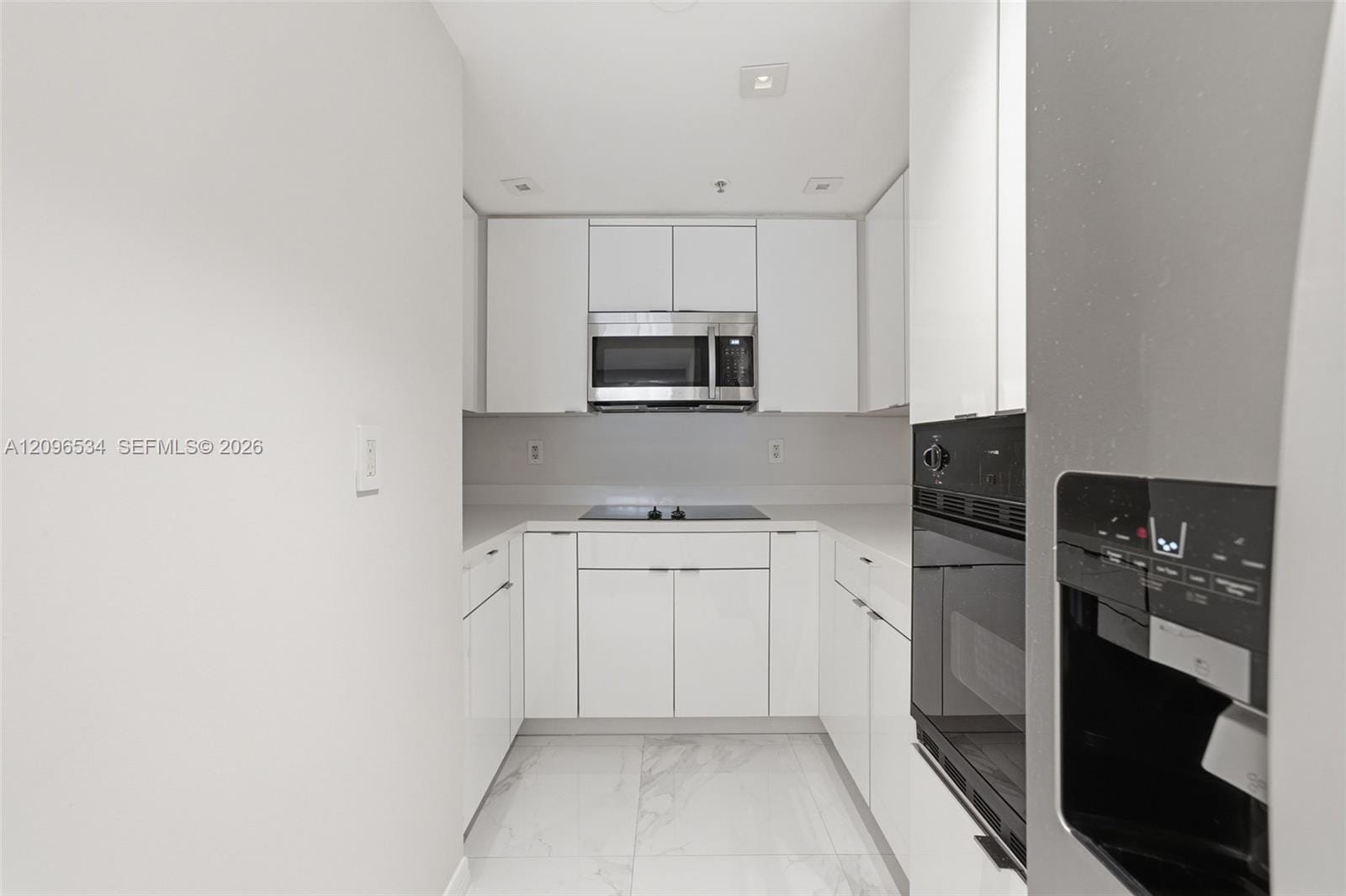 185 SE 14th Terrace 1010 — photo 10