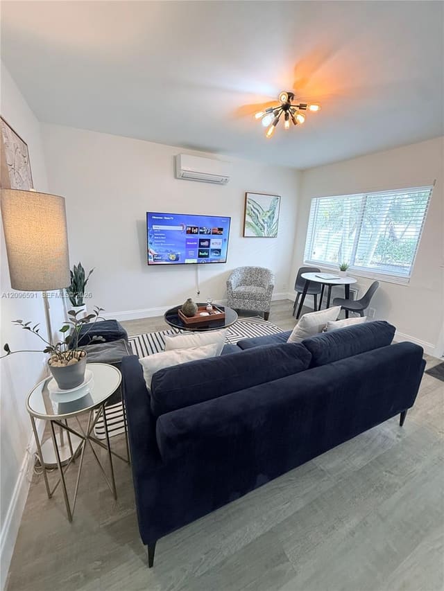 735 NE 15th Street 4, Fort Lauderdale, FL 33304