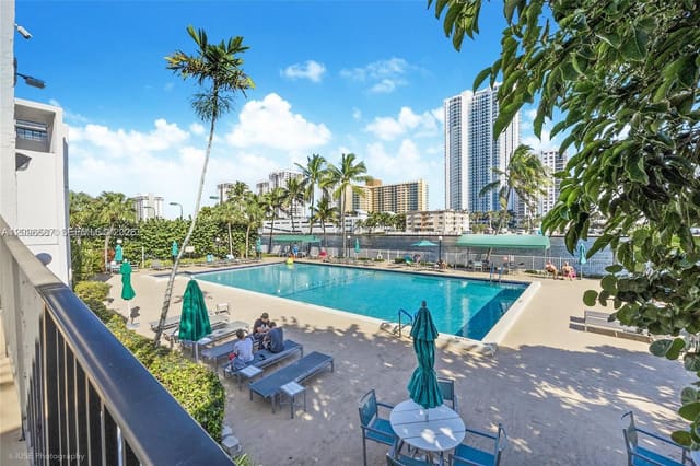 1000 Parkview Drive 501, Hallandale Beach, FL 33009