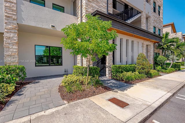 7809 NW 104th Avenue 7, Doral, FL 33178