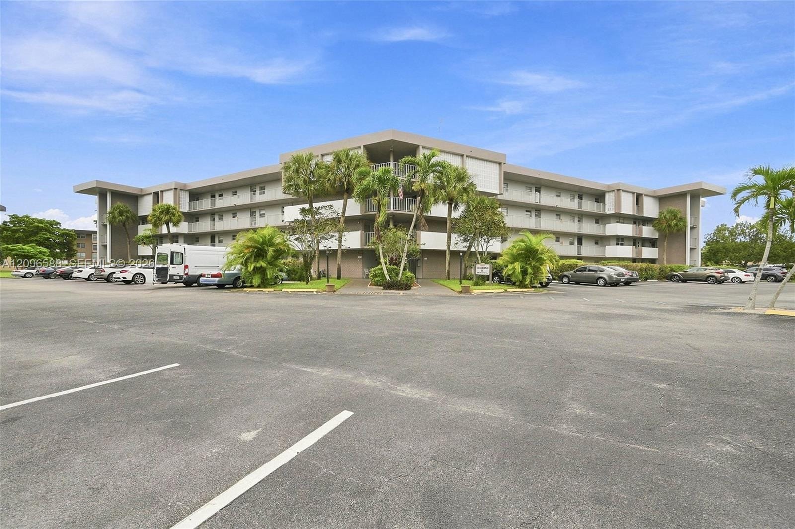 1 bedroom home for sale at 2800 47th, Lauderdale Lakes, FL 33313 — $2,200