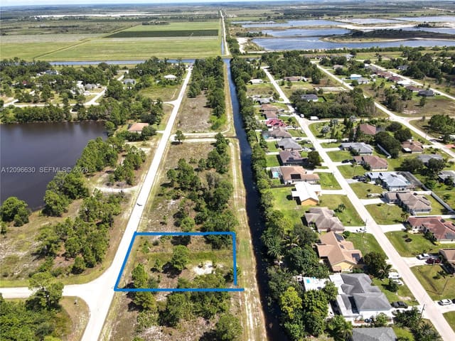 1220 Edelweiss, FL 33974