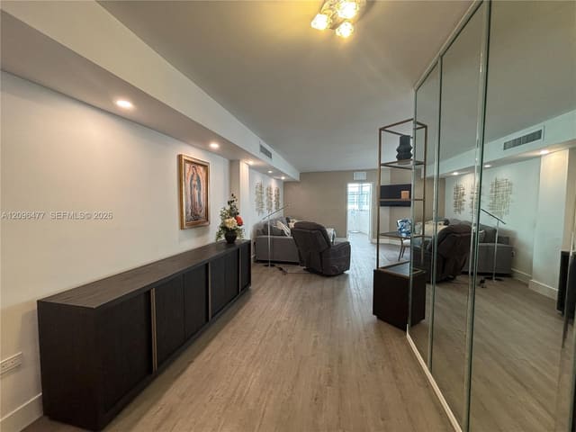 905 Brickell Bay Drive 1124, Miami, FL 33131