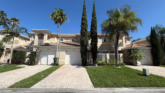 17071 NW 22nd Street, Pembroke Pines, FL 33028