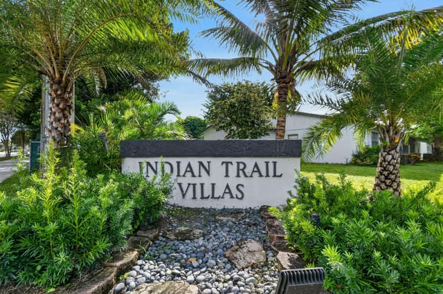 72 CONASKONK Circle, Royal Palm Beach, FL 33411