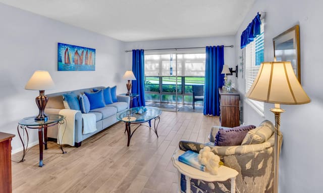 104 ROYAL OAK Drive 101, Vero Beach, FL 32962