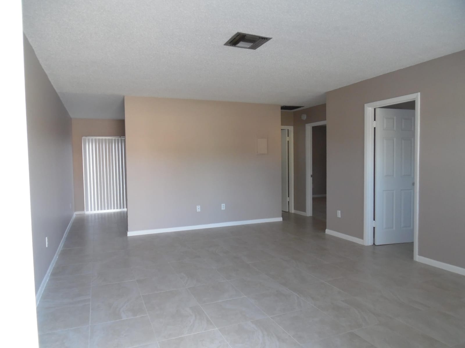 3986 Hernden Drive — photo 2