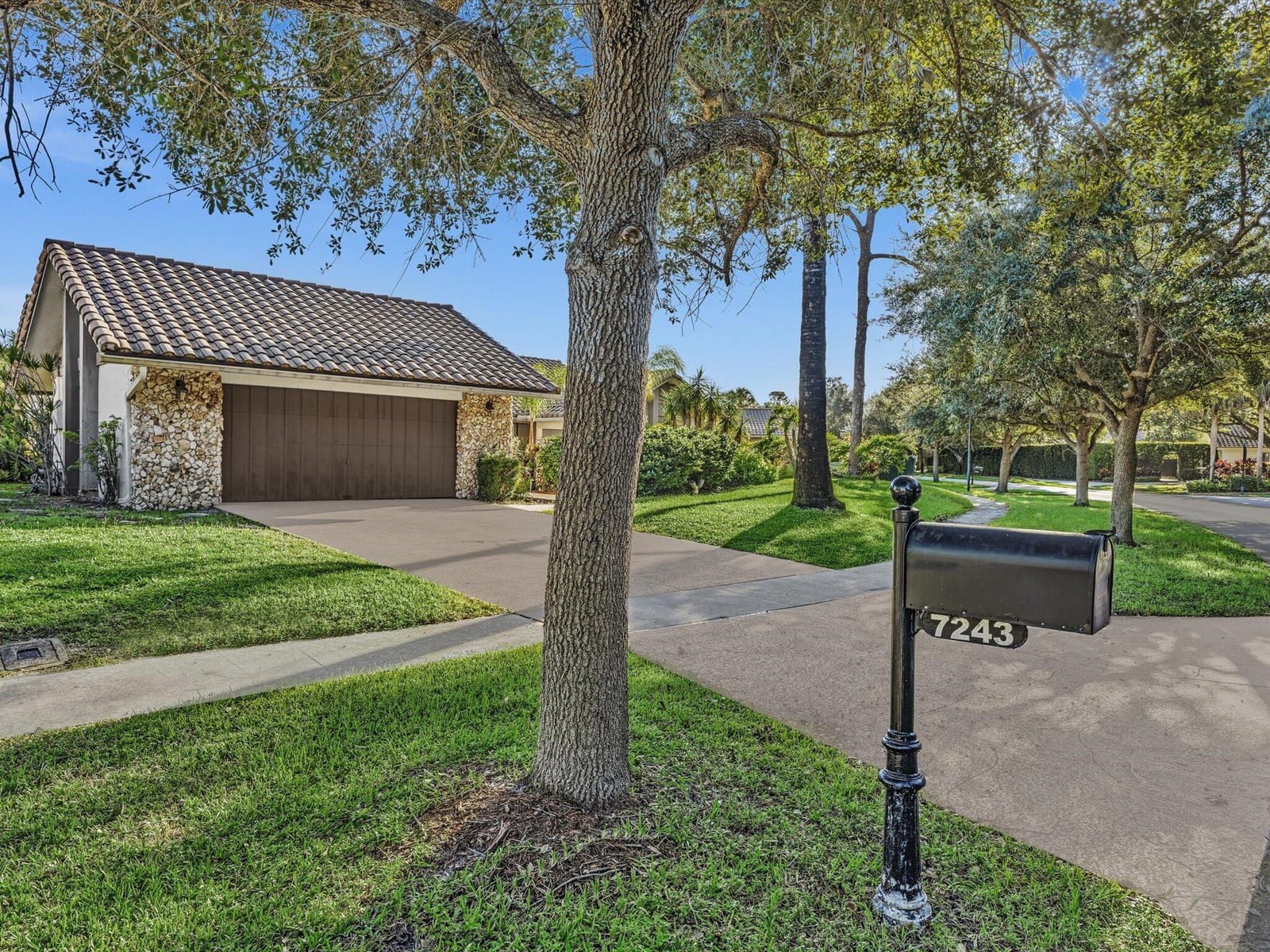 7243 ENCINA Lane — photo 2