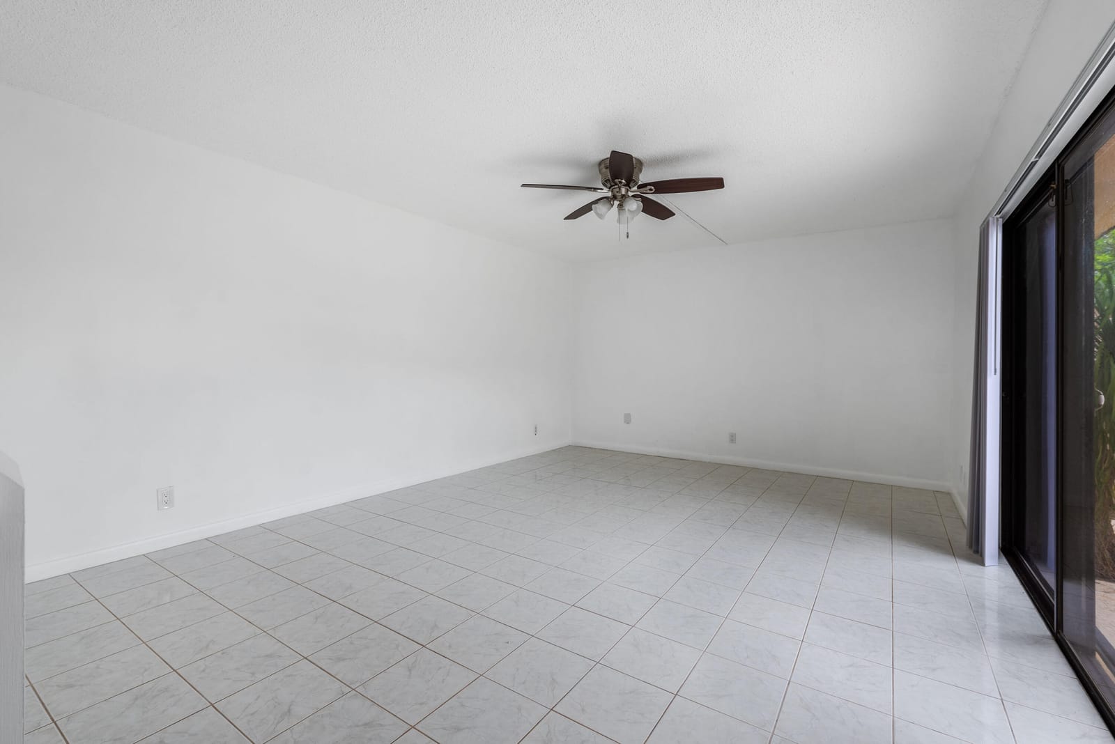 124 LAKE ARBOR Drive — photo 3
