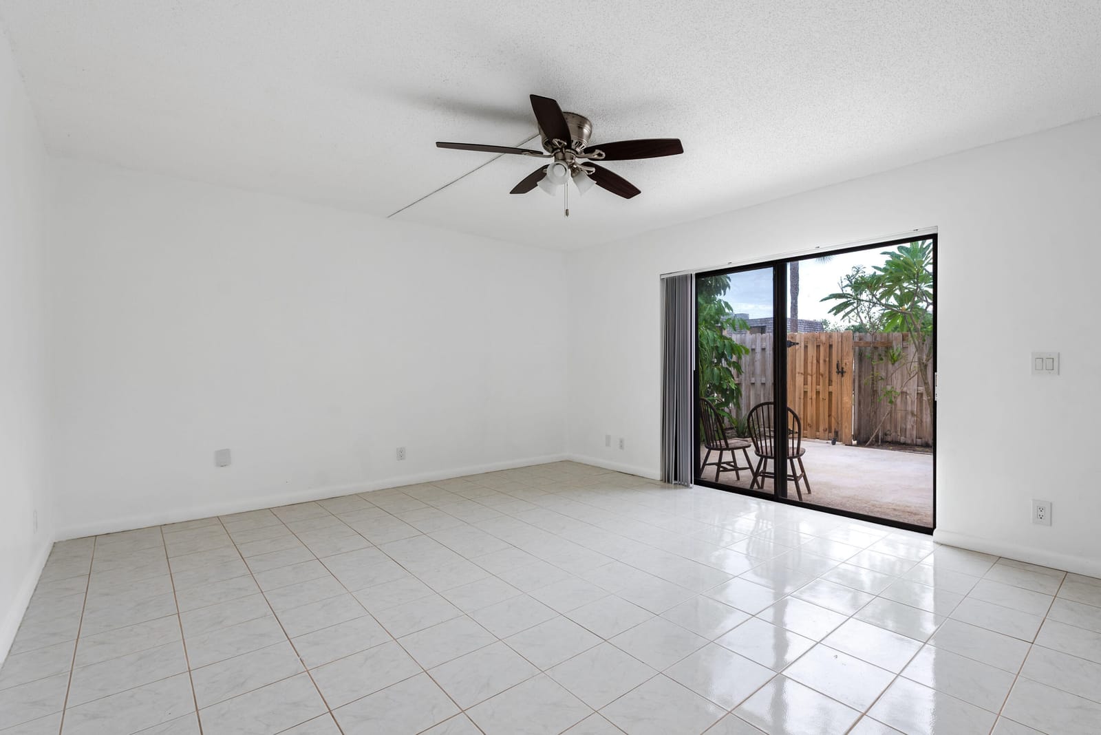 124 LAKE ARBOR Drive — photo 4