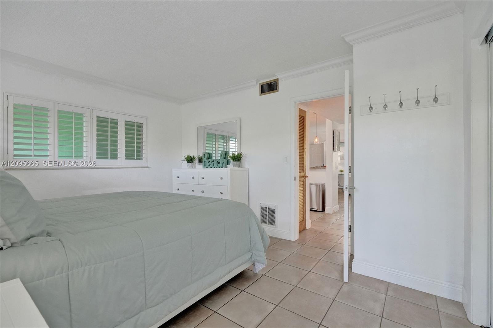 2124 NE 5th Avenue 107, Wilton Manors, FL 33305 photo 16