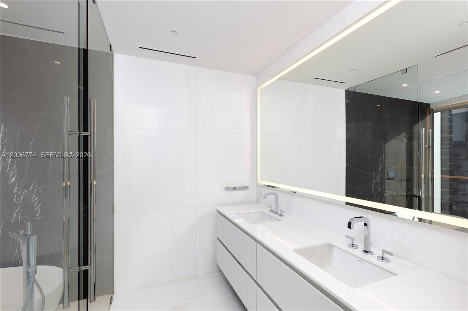 300 S Biscayne Blvd Way 2107, Miami, FL 33131 photo 9