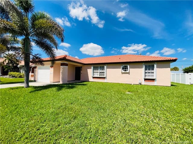 2813 SE Ironton Avenue, Port St. Lucie, FL 34952