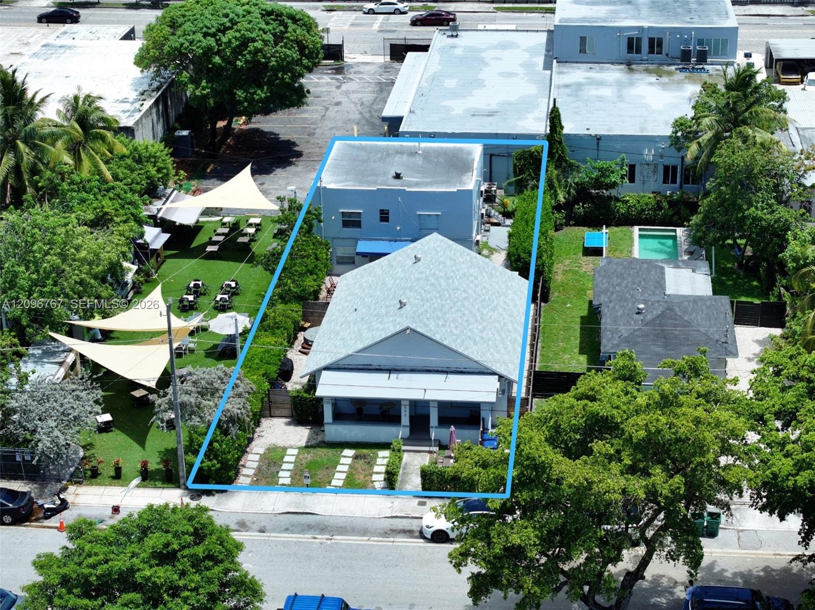 550 NW 30th Street — photo 2