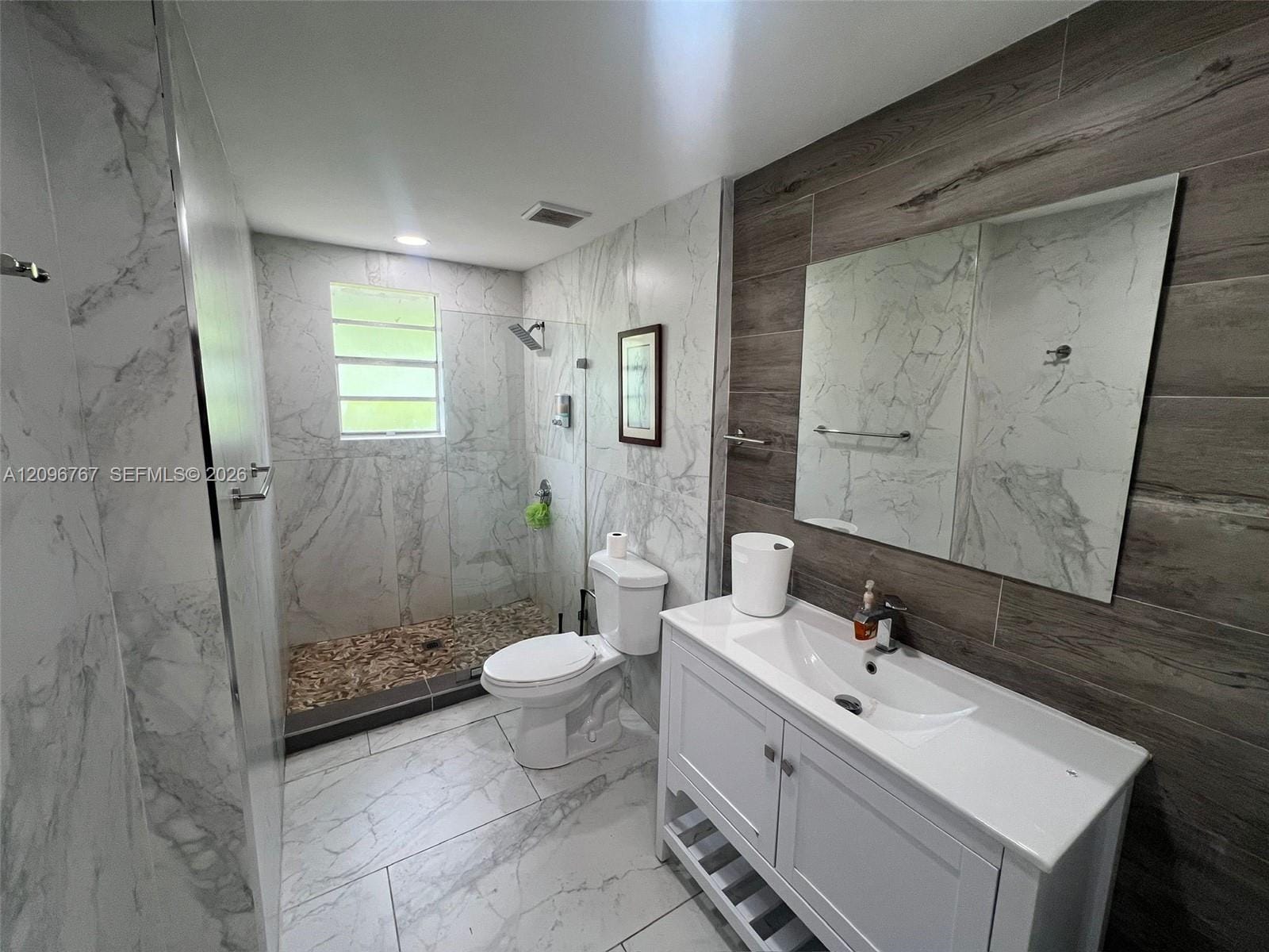 550 NW 30th Street — photo 10