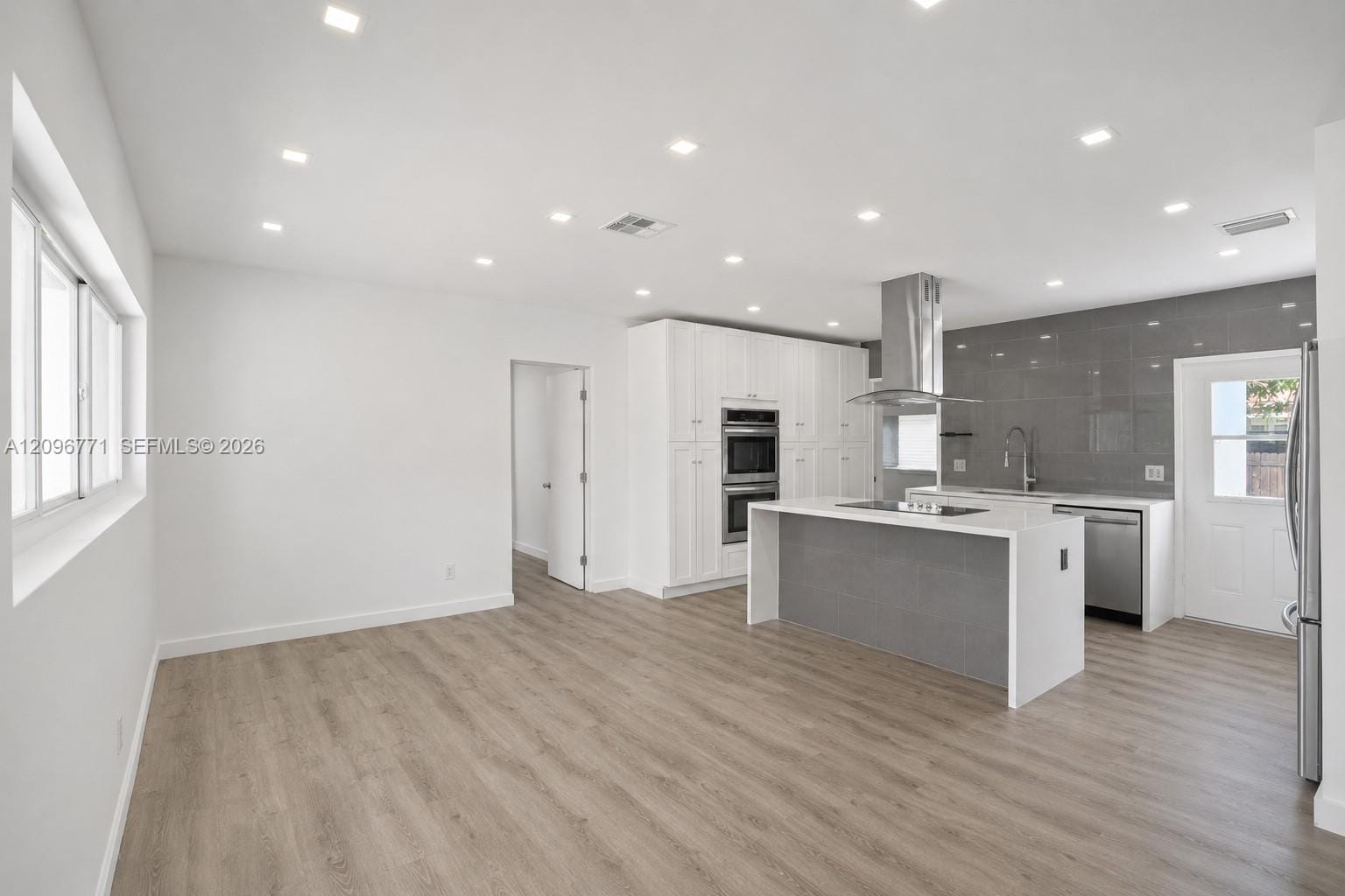 1081 NE 166th Street, North Miami Beach, FL 33162 photo 4
