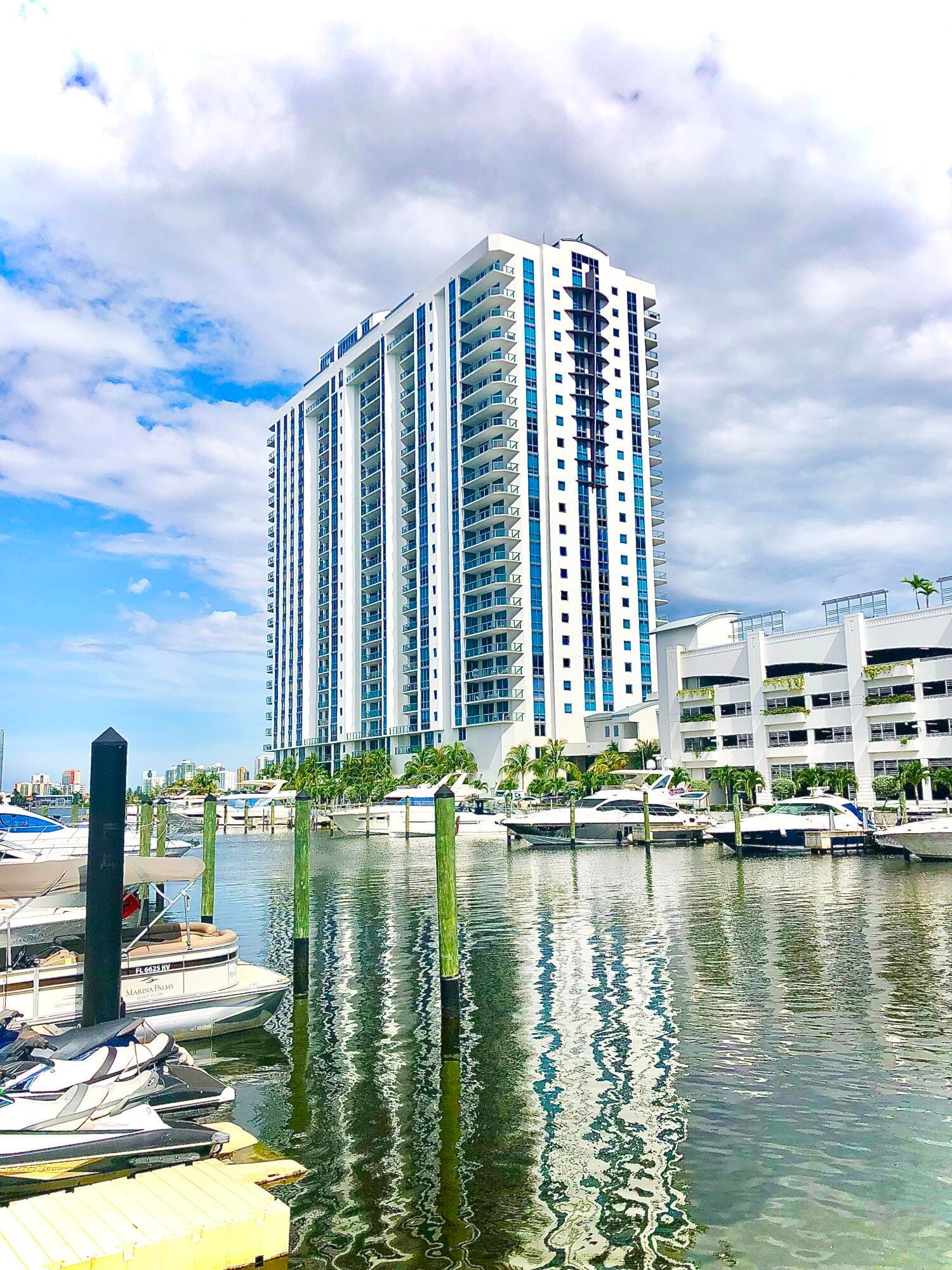 17111 BISCAYNE Boulevard 1903, North Miami Beach, FL 33160 photo 1