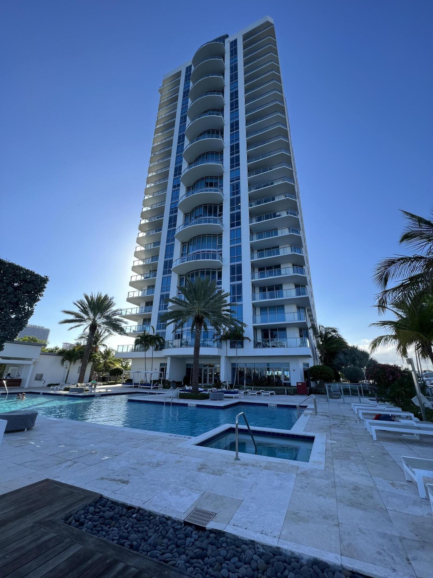 17111 BISCAYNE Boulevard 1903, North Miami Beach, FL 33160 photo 4