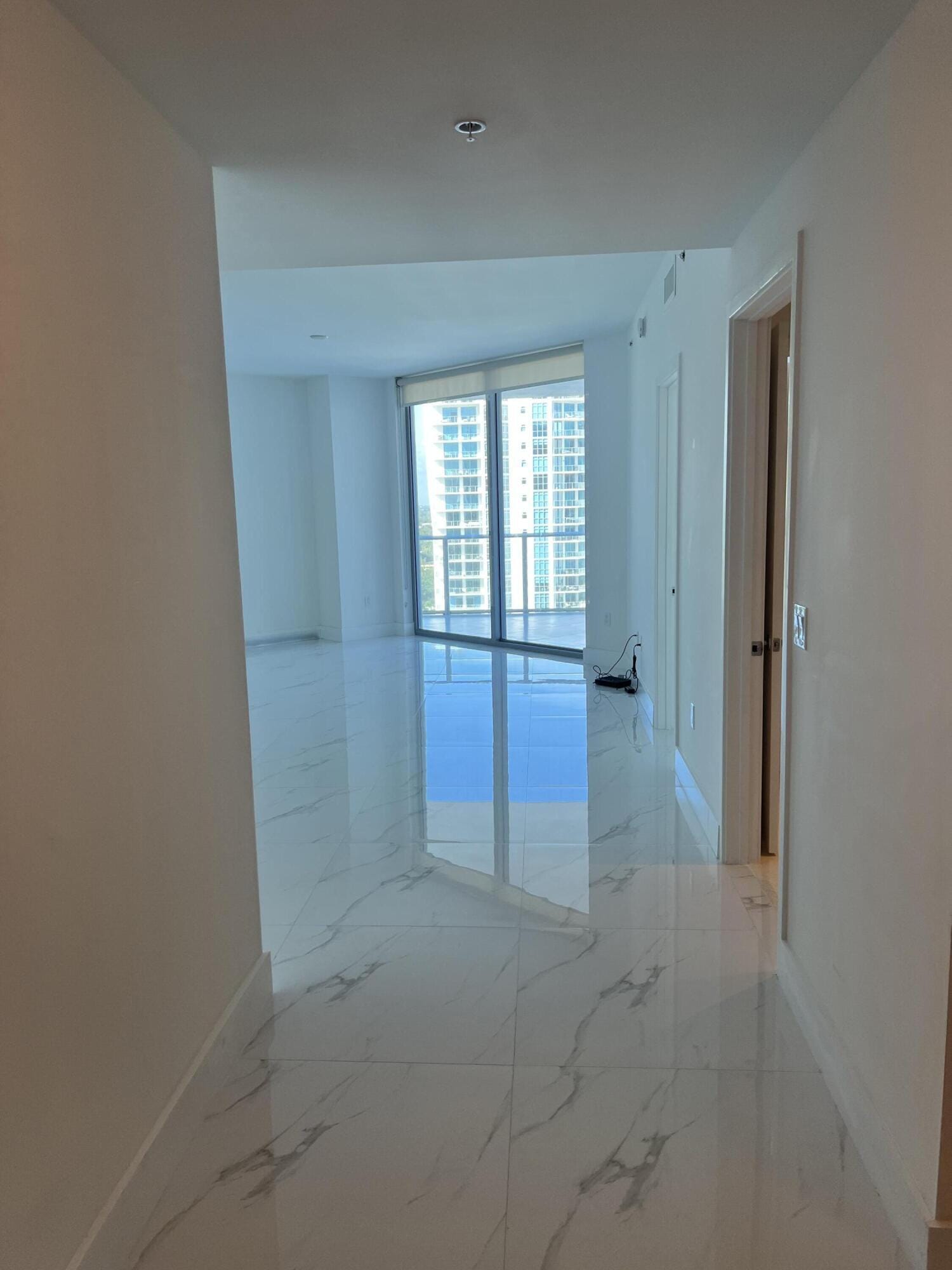 17111 BISCAYNE Boulevard 1903, North Miami Beach, FL 33160 photo 7