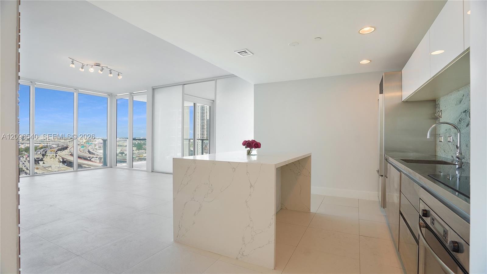 1040 Biscayne Boulevard 1206 — photo 4