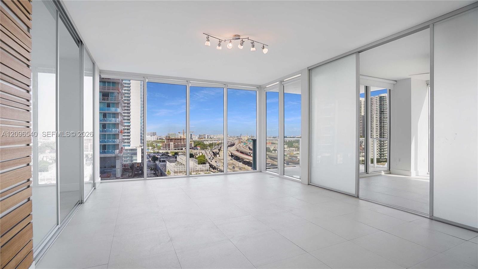 1040 Biscayne Boulevard 1206 — photo 7