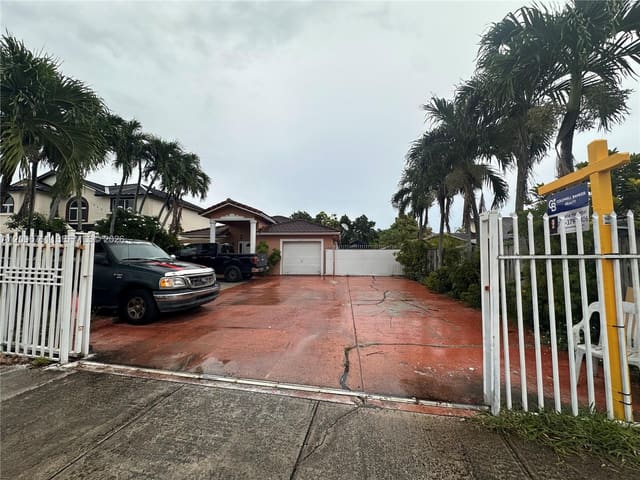 18411 SW 115th Avenue, Miami, FL 33157