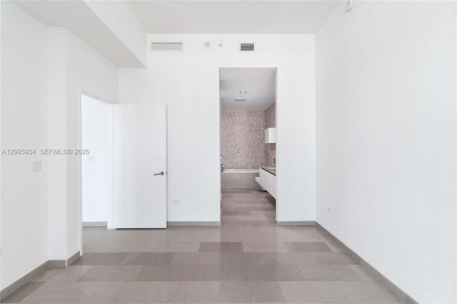 68 SE 6th Street 4006, Miami, FL 33131 photo 15