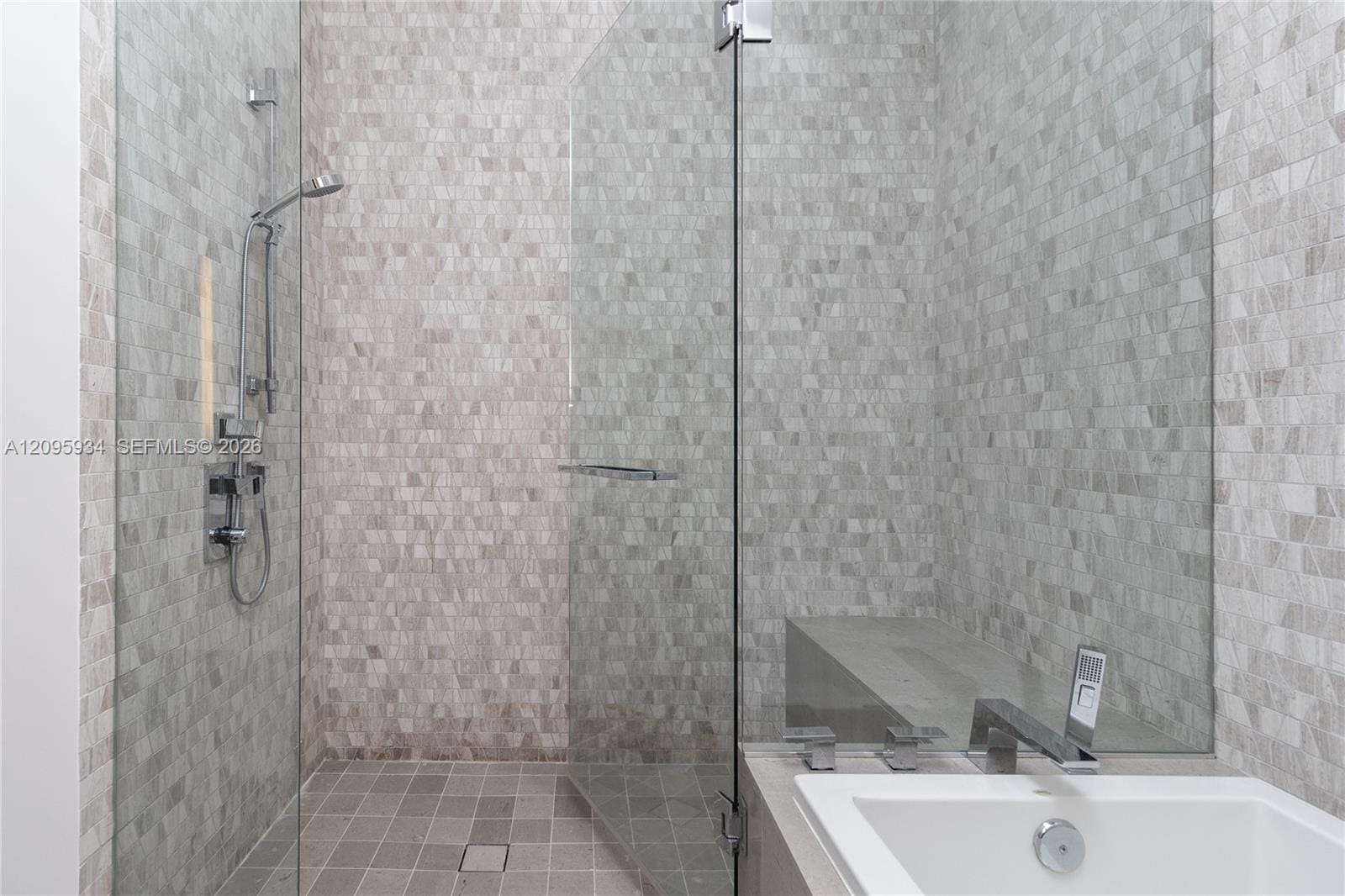 68 SE 6th Street 4006, Miami, FL 33131 photo 17