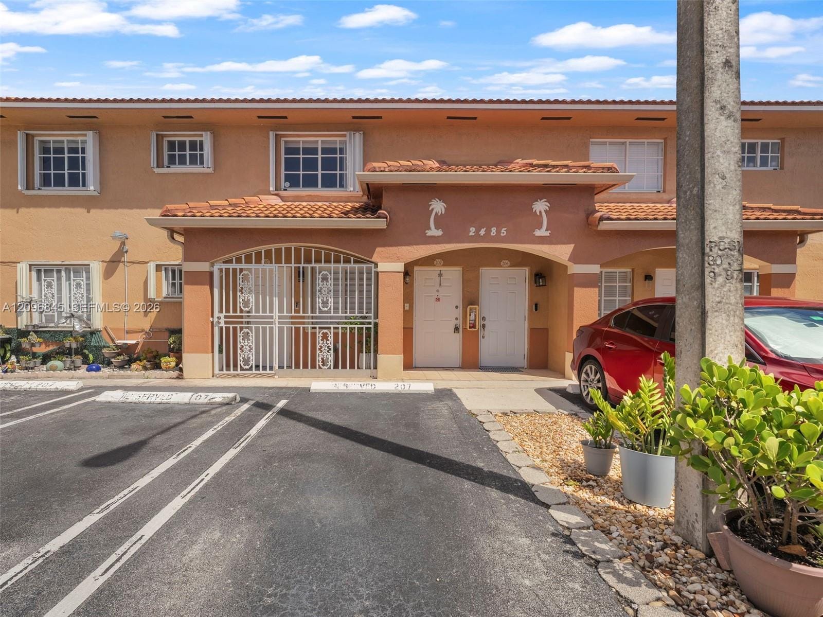 2485 W 76th Street 207, Hialeah, FL 33016