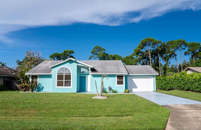 2284 SE Seafury Lane, Port St. Lucie, FL 34952