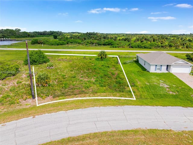 142 Bethlehem Place, Port Labelle, LaBelle, FL