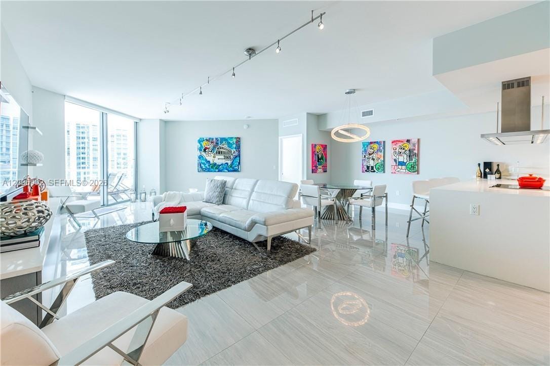 17301 Biscayne Boulevard 703 — photo 10