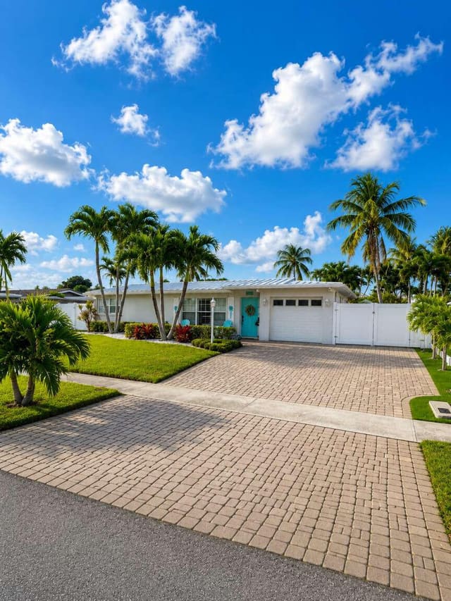 918 SE 15TH Court, Deerfield Beach, FL 33441