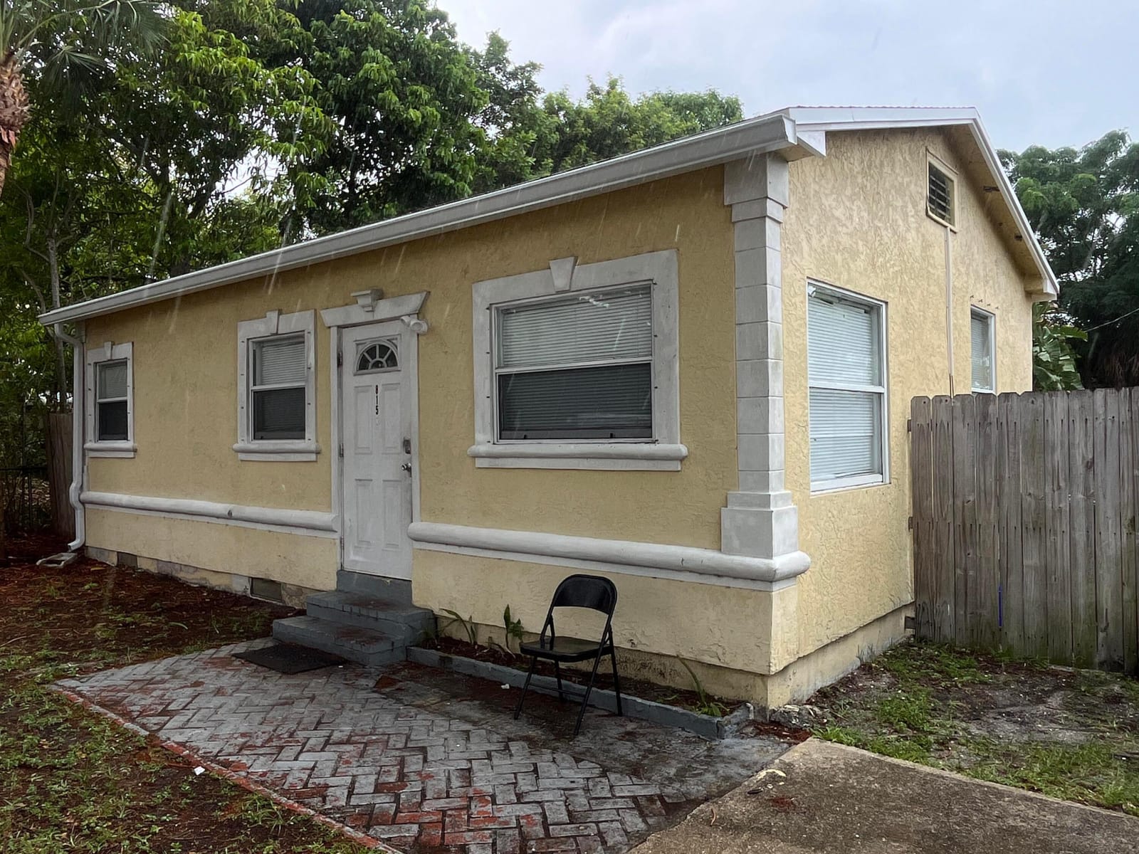 815 BRIGGS Street, West Palm Beach, FL 33405 photo 1