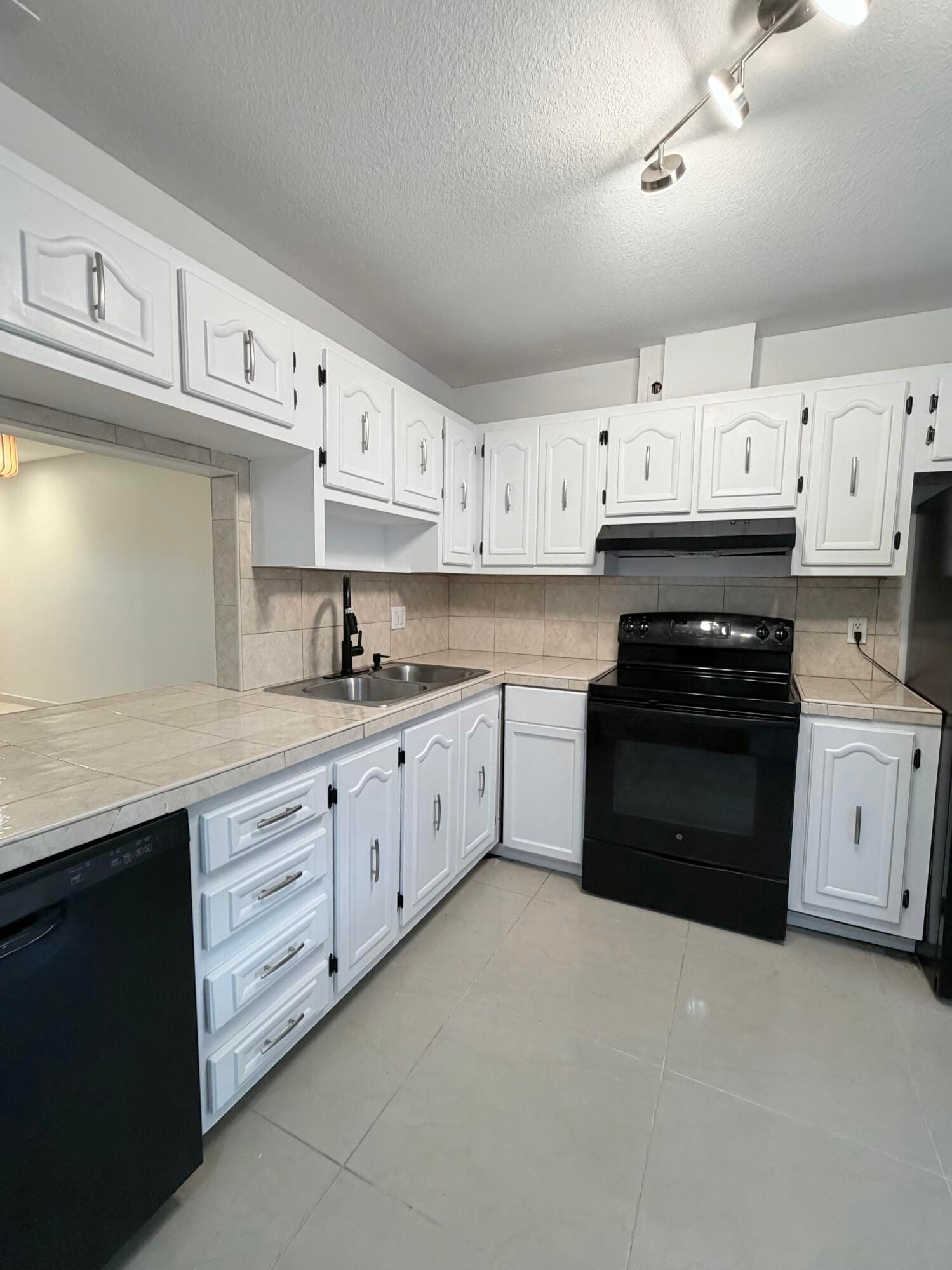 630 MARLBORO Oval B — photo 3