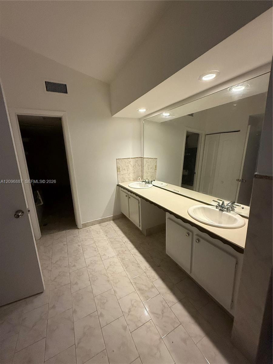 541 NE 199th Lane 2X, Miami, FL 33179 photo 23