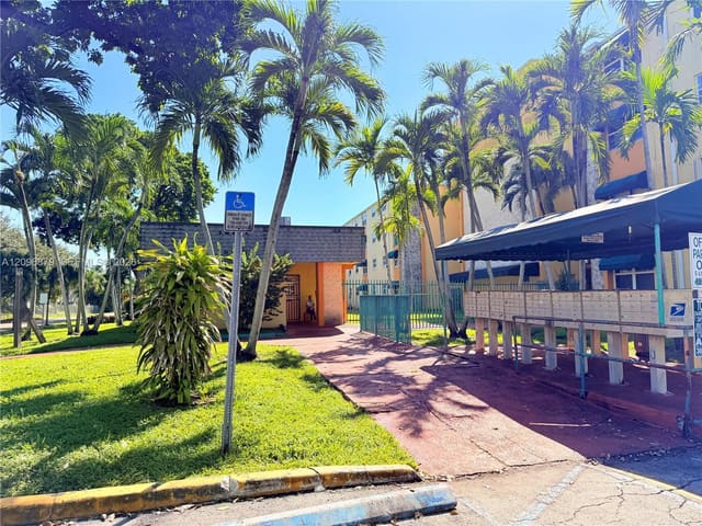 606 W 81st Street 320, Hialeah, FL 33014