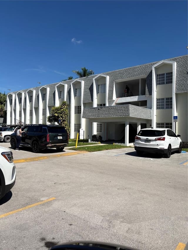 15900 SW 95th Avenue 304S, Miami, FL 33157