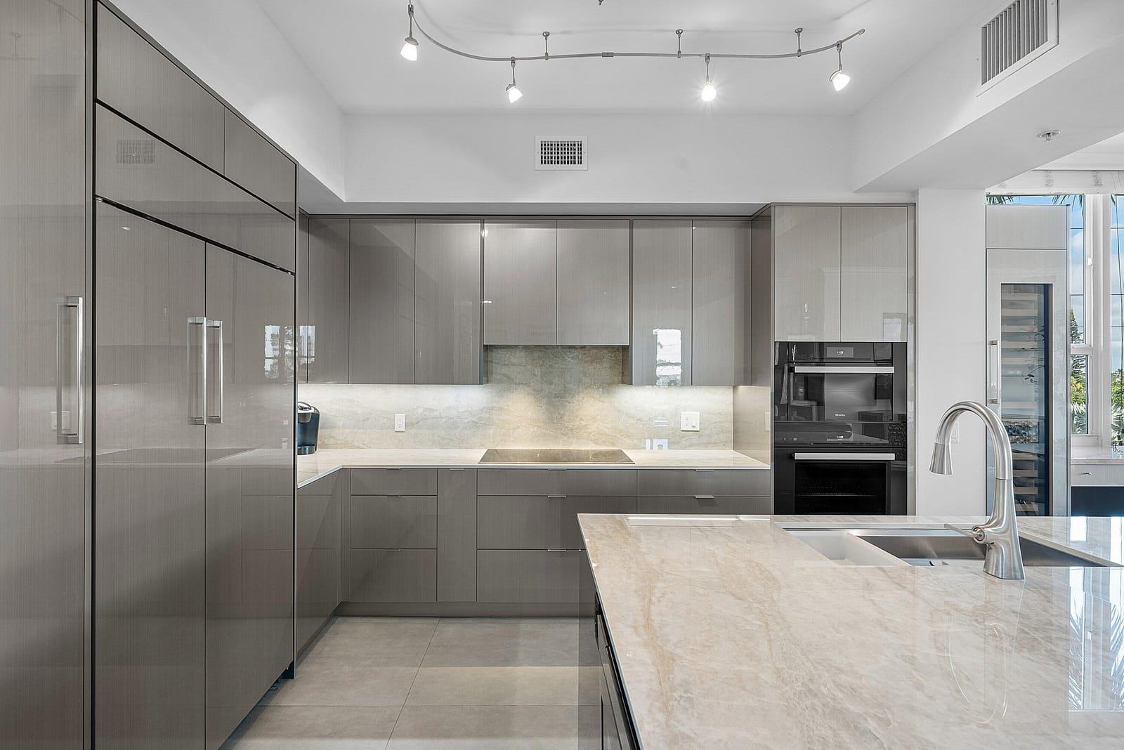 701 SE 21st Avenue 301, Deerfield Beach, FL 33441 photo 5