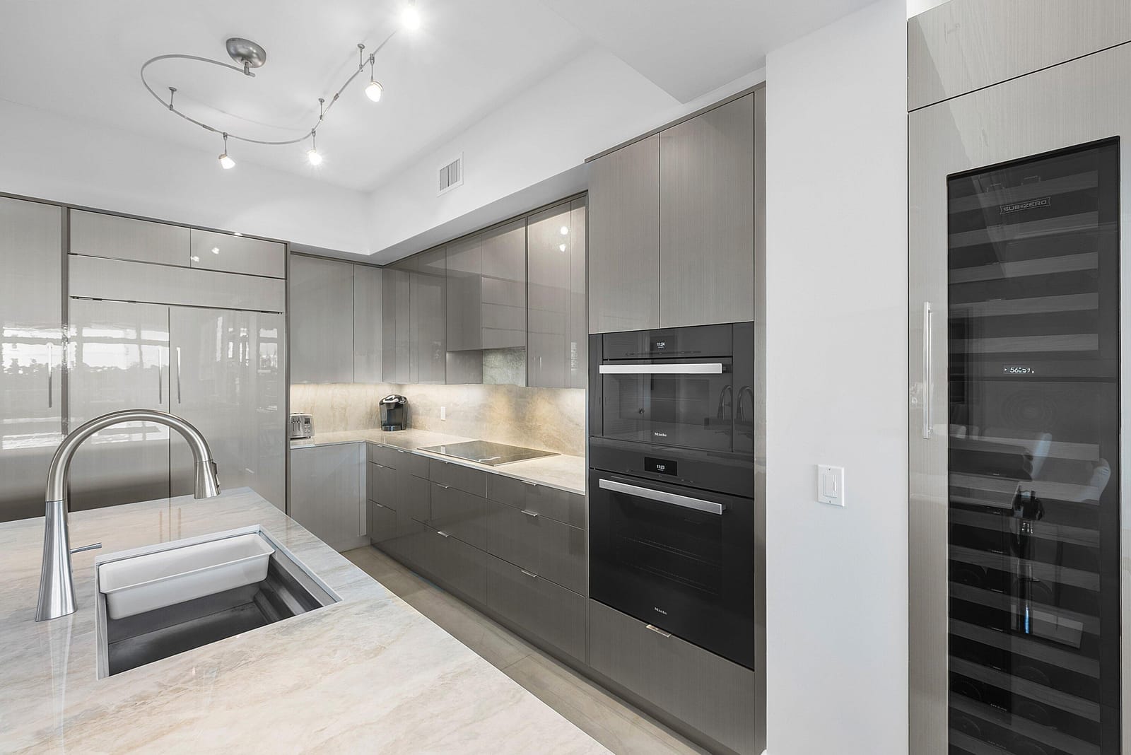 701 SE 21st Avenue 301, Deerfield Beach, FL 33441 photo 6